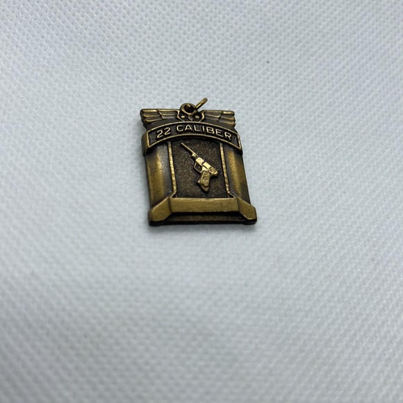 22 CALIBER PENDANT ANTIQUE BRASE TONE VINTAGE - Picture 4 of 10